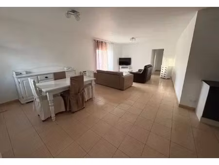 location maison 3 pièces à les billaux (33500)  965 €