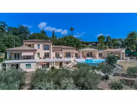 chateauneuf de grasse  villa florentine 345m² garage  piscine  terrain 4000m²