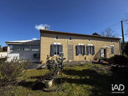 vente maison 4 pièces 172 m² à saint-bonnet-sur-gironde (17150)  258 000 €