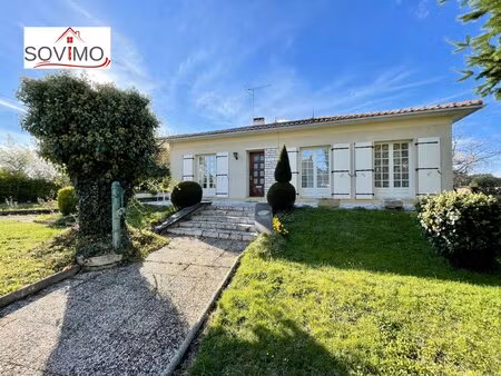 centre bourg  ensemble immobilier : agreable pavillon de 1970 + une maison louée  terrain.