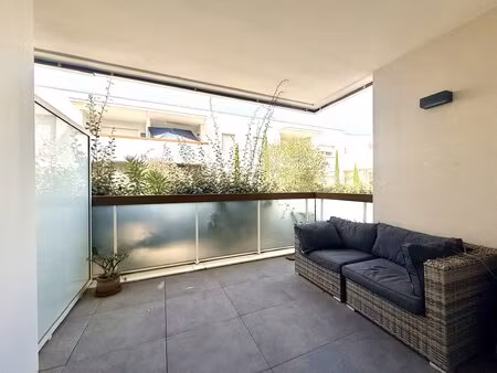appartement t3 avec terrasse et parking  66180 villeneuve de la raho.