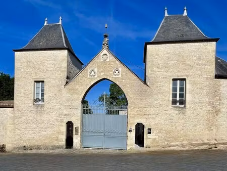 superbe propriété fortifiée avec deux tours  un sauna et un spa dans la cour  située dans.