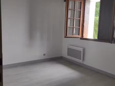 location appartement 2 pièces 47 m² à montreuil-bellay (49260)  387 €