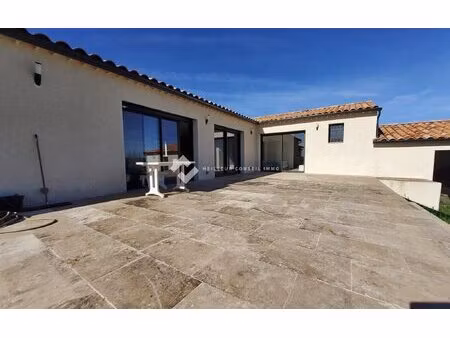 villa érigée sur 1076m2 de terrain
