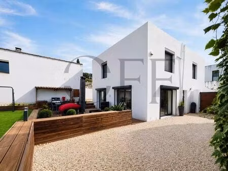 appartement de luxe de 3 chambres en vente à marseille  france
