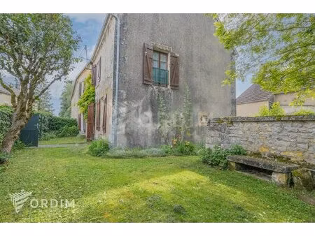maison au calme avec terrain agréable  en excellent état