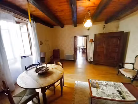 grande maison de village