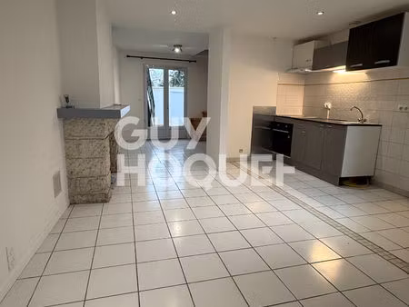 maison de ville t1 bis avec un extérieur privatif