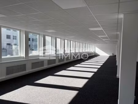 location bureaux 370 m² à 740 m²
