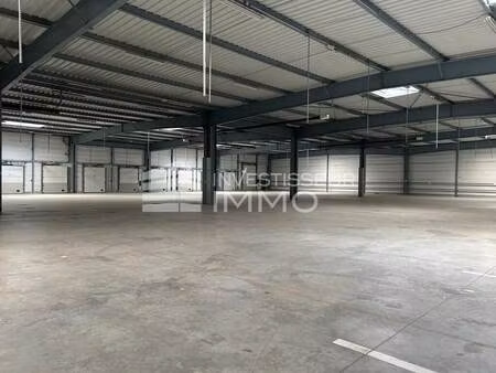 location local d'activités 200 m² à 2 800 m²