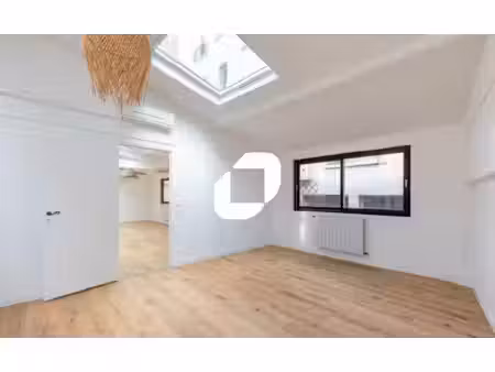 location bureaux paris 75020 189m²
