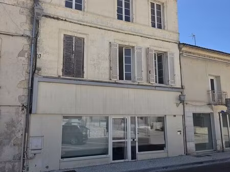 immeuble à montguyon (17270)
