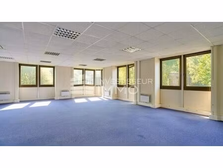 location local d'activités 353 m²