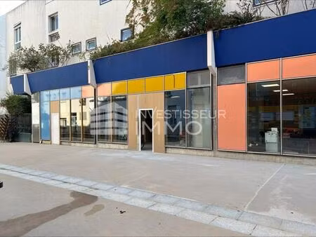 location commerce paris 75018 323m²