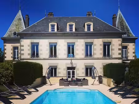 superbe château de huit chambres entièrement rénové situé dans un magnifique parc