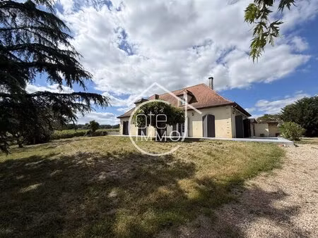 sainte-colombe : grande maison familiale