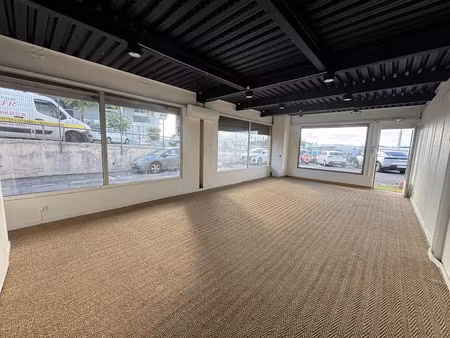 location locaux professionnels 1 pièce 45.69 m² à baie mahault (97122)  1 640 €