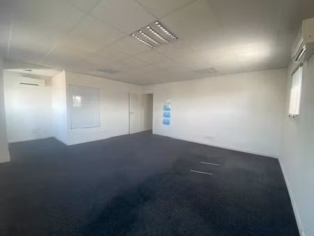 location locaux professionnels 200 m² à tresses (33370)  2 058 €