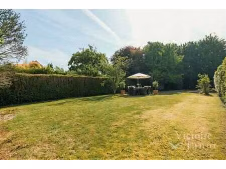 charmante maison avec grand jardin et garage