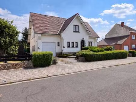 jolie villa avec garage et jardin