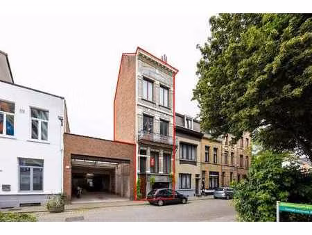maison de ville pleine de caractere