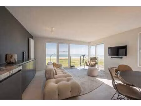 appartement d'angle exclusif avec vue frontale sur la mer...