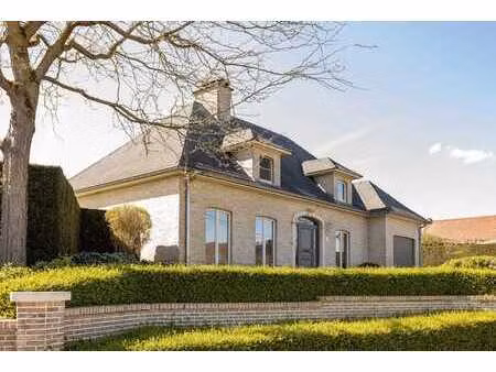 villa indépendante avec 4 chambres  jardin et garage