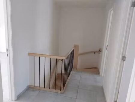 recent gebouwde woning nabij het station van munkzwalm