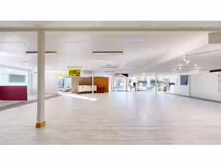 local commercial de 1130 m2 avec espace stockage de 500 m2