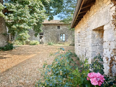 maison authentique avec dependances