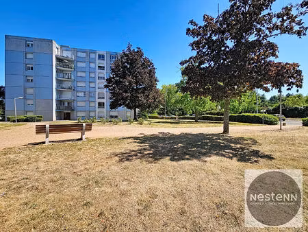 dernier étage avec ascenseur - t4 lumineux de 82 93 m² avec vue dégagée et 2 stationnement
