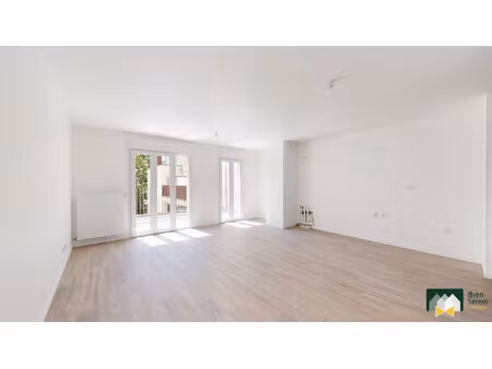 appartement 3 pièces avec stationnement et balcon - luisant