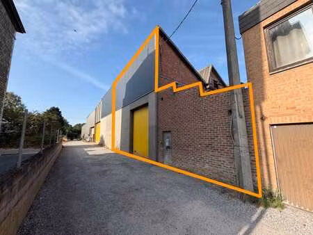 entrepôt de ± 544 m² à louer