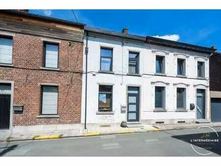 maison 2 façades en très bon état général !