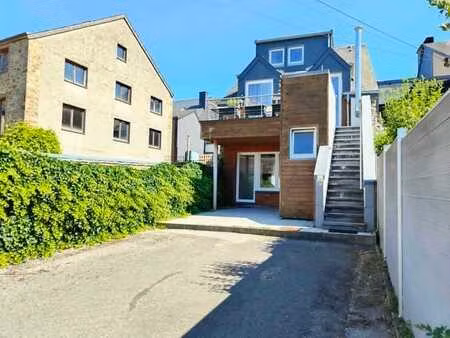 bel appartement avec terrasse et parking à saint-hubert