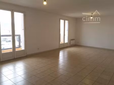 grand appartement t3 avec balcon
