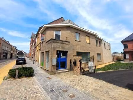 handelspand met woonst op een toplocatie in brakel.