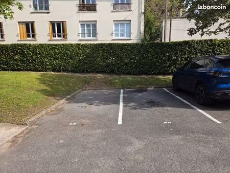 parking exterieur sécurisé