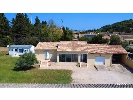 maison de plain-pied + local professionnel + dépendance sur 2 400 m²