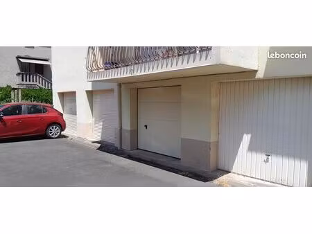 parking/box 13 m² aurillac