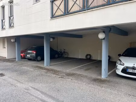 parking sécurisé cauderan bordeaux