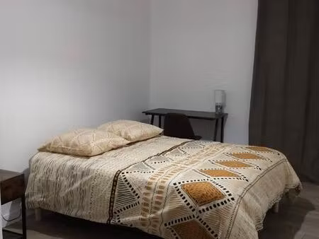 chambre 14m2 dans un grand appartement