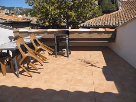 location appartement 3 pièces 91 m² à la roquebrussanne (83136)