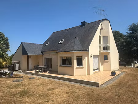 maison questembert  proche gare  1500 m² de terrain arboré  vie de plain pieds  4 chb et b