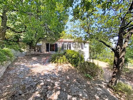 maison à gordes avec une vue splendide sur les villages du luberon