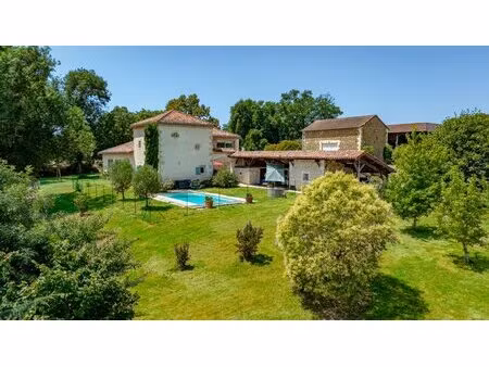 à vendre magnifique propriété de 308 m² au coeur de la campagne gersoise