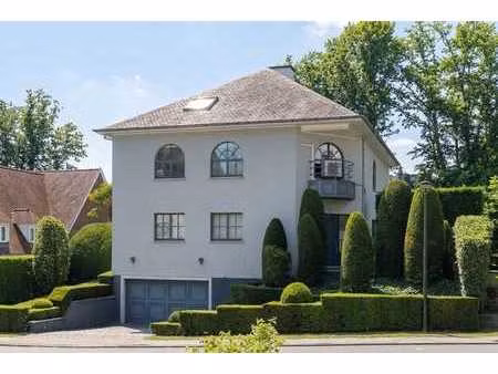 royal léopold club - villa classique avec garage et jardin