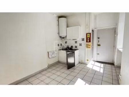 studio de 18m2 - situé rue bellecordière