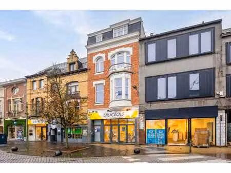 pand met authentieke gevel op toplocatie – 422 m² renovat...