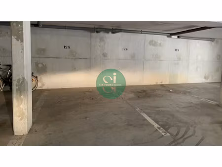 six-fours-les-plages place de parking en sous-sol